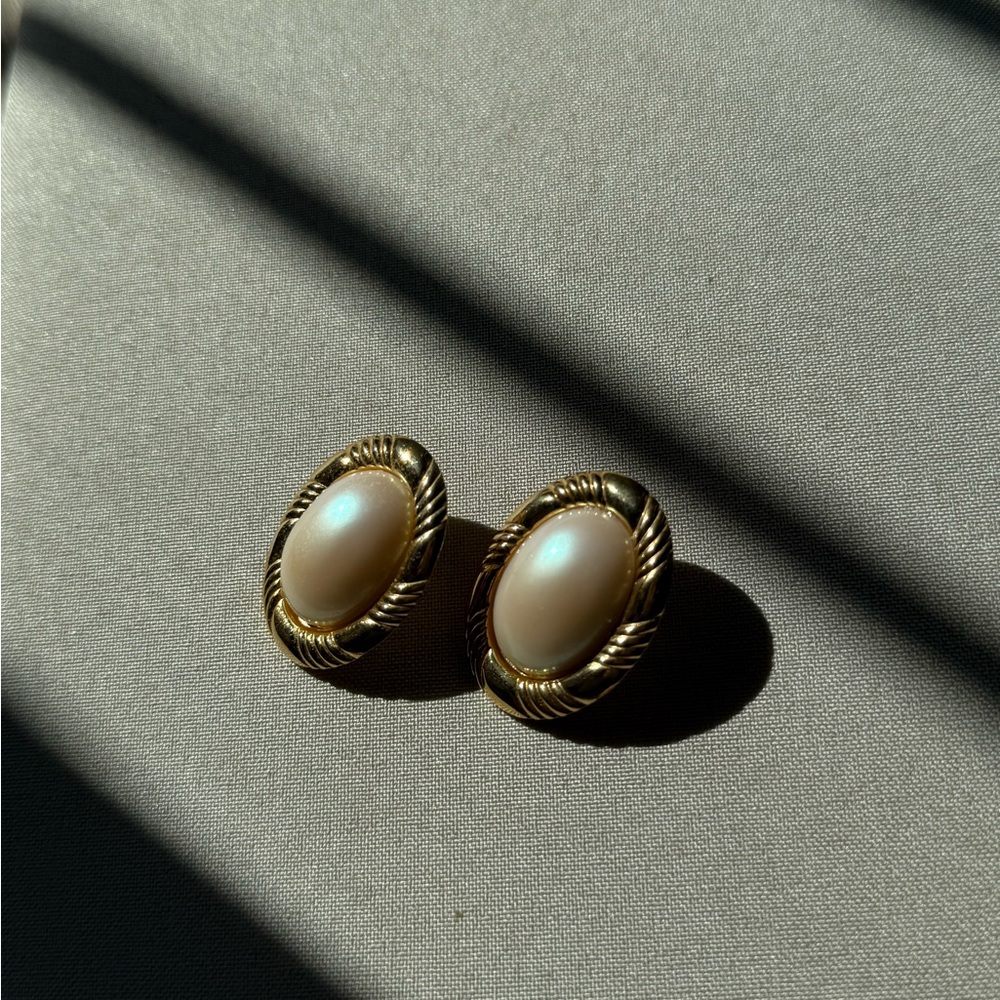 Classic Gold and Cream Oval Earrings